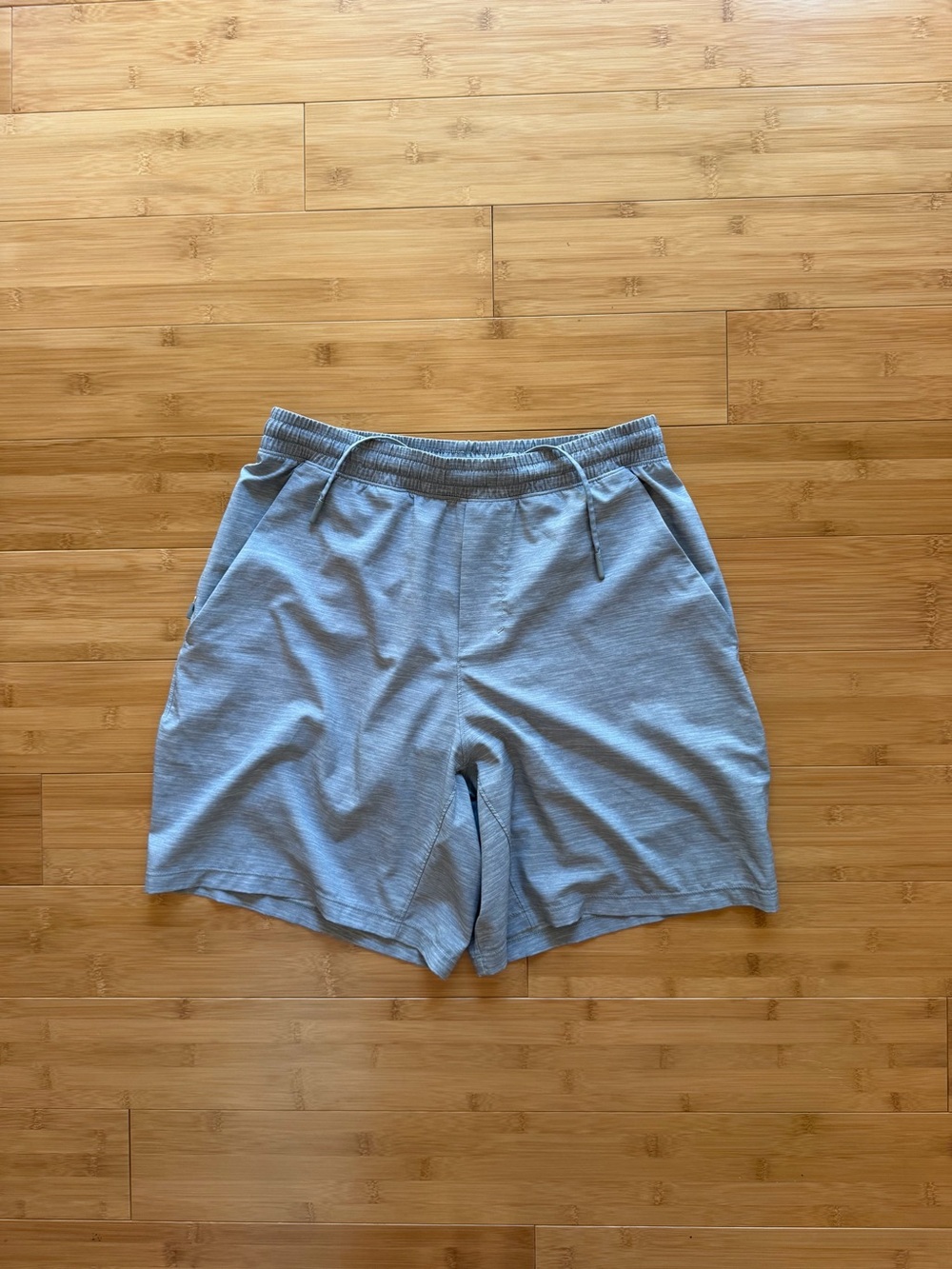 Lululemon Men’s Textured Tech Shorts – Gray
